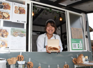 「クロッフル」味わって　キッチンカー「シーズ」（茨城・神栖）