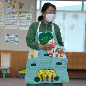 笑顔呼ぶエプロン人形劇　保育士がボランティアで上演活動（茨城・高萩）