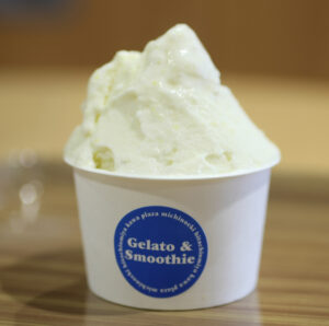 とうもろこしジェラート　道の駅かわプラザ（茨城・常陸大宮）