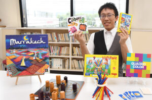 ボードゲームの伝承者　大森佑樹さん　世界から入手（茨城・日立）