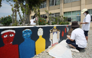 中学生が壁画制作(茨城・ひたちなか)