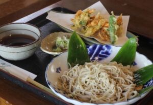 地元産「川えび天せいろ」 旬膳の庄 一葉亭(そば 茨城・行方)