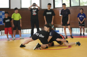 金メダリストにタックル（茨城・大子）