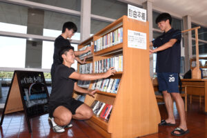 4つの本棚に思いが凝縮(神栖・神栖)