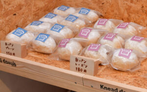 手ごねで軟らかもっちり　パン店「ニードドー」（茨城・ひたちなか）