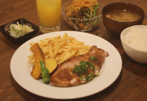 美明豚堪能ランチ 潮来バル 舶英(洋食、居酒屋 茨城・潮来)