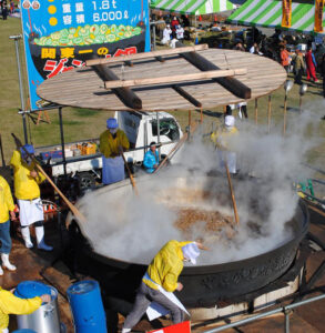 4年ぶり「やまがた宿芋煮会」 清流公園で(茨城・常陸大宮)