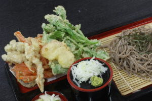 リンゴの天ぷら提供中 奥久慈茶の里公園(茨城・大子)