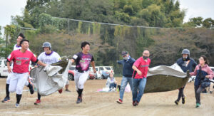 ファンに感謝の大運動会 BCリーグの茨城アストロプラネッツ 旧笠間東中で開催(茨城・笠間)