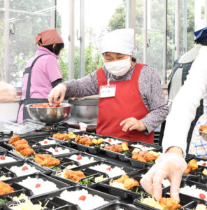 夢のふうりん食堂初開催 元看護師、矢口さんが協力者らと共に(茨城・水戸)