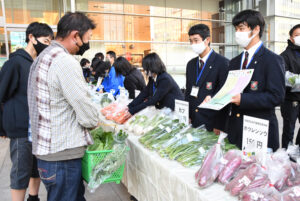 盛況! 出張「水農祭」 水戸農高と京成百貨店が企画(茨城・水戸)