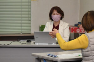 実家の片づけ方指導　アドバイザーの長峰さん（茨城・常陸大宮）