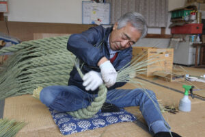 しめ縄作り最盛期（茨城・行方）