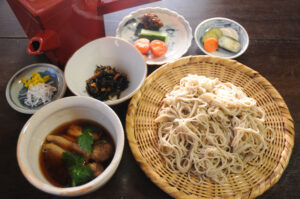 原毛から仕上げる織物も そばとハンドクラフトのお店 弦(げん)(茨城・鉾田)