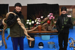 「花いけバトル」で全国へ    小瀬高の男女ペア　結成３年目の大舞台（茨城・常陸大宮）