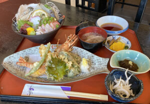 華やかランちらし丼　海鮮倶楽部（茨城・潮 来）