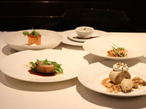 優雅な空間とフレンチ  トワブラン(茨城・東海村)