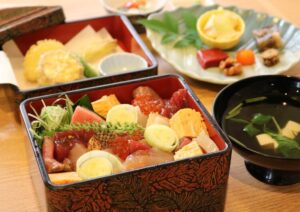 新鮮「ばらちらし重」　割烹 鳥音（とりおと）（茨城・ひたちなか市）