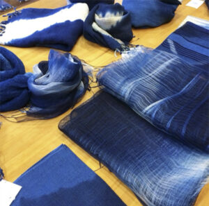 伝統技法の藍染め展　那珂「アカデミア・プラトニカ」（茨城・那珂市）