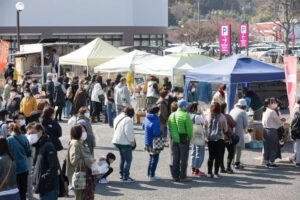 はじまりは地元愛 ３回目も盛況  市民主催のマルシェ「ピアッタマルシェ」（茨城・高萩市）