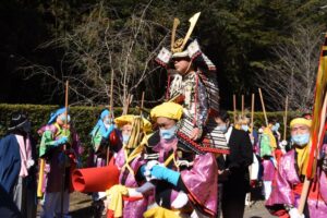 繁栄と平和願い地域一丸  鹿島神宮の「祭頭祭」に向かう住民たち（茨城・鹿嶋市）