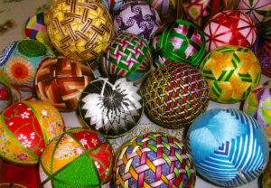 華やかに常陸てまり展　１４日から偕楽園公園センター（茨城・水戸市）