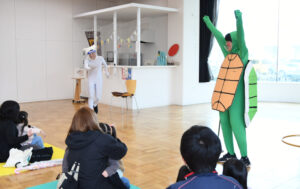 寸劇など披露 男性保育士らの「ファニーず」  笑いはお任せ保育男子（茨城・東海村）