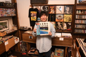 母が営む理髪店の一角にオープン  山里の中古レコード店（茨城・大子町）