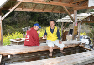 地域住民らが管理 利用は無料 湯沢峡の足湯営業開始(茨城・大子町)