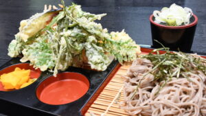 いまだけ、新茶の天ぷら 「奥久慈茶の里公園」で提供 (茨城・大子町)