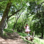 ハイジの気分で森のブランコ　フラワーパーク（茨城・石岡市）