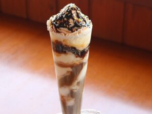 ほろ苦い大人のパフェ　詩恵里館（茨城・高萩市）