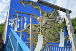 大吊橋に夏の音 「ちり～ん」　竜神峡風鈴まつり ５日から（茨城・常陸太田市）