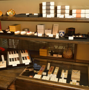 “上品な香り”を品ぞろえ　香と線香専門「文壽」（茨城・日立市）