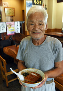 カツの原点は洋裁学校? そば店「ともえ川」の「カツそば」(茨城・水戸市)