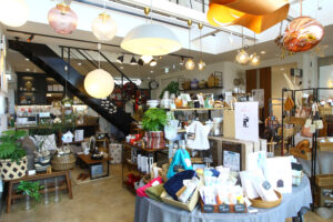 １８日まで移転１周年イベント　鹿嶋・家具と雑貨「コモルモ」（茨城・鹿嶋市）