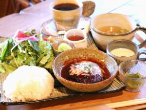 笠間焼の器と料理　CAFÉ 二葉（茨城・笠間市）