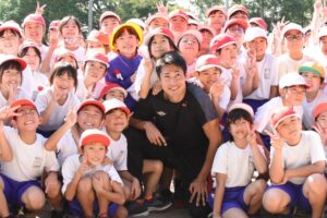 メダリストがやってきた　那珂湊一小で短距離走の飯塚選手が教室（茨城・ひたちなか市）