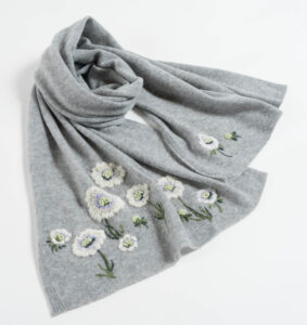 行方市のニットデザイナー宮内さん 東京で展示会 28日~中央区千疋屋で「カシミヤ手刺繍の装い展2023」(茨城・行方市)