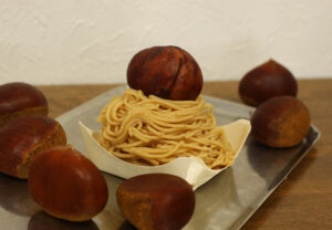 大粒栗を乗せた「飯沼栗のモンブラン」　パティスリー志粋 しすい（茨城・茨城町）