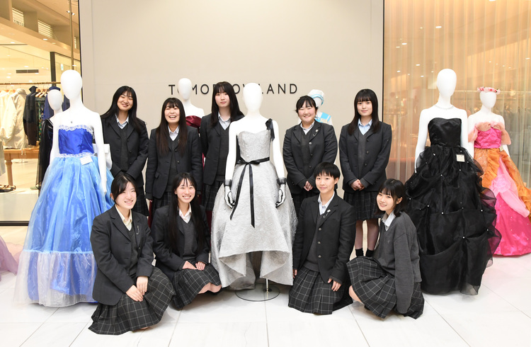 京成に高校生のドレス　大成女子高　１６日にはファッションショー（茨城・水戸市）