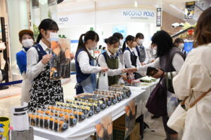 イオンで水商文化祭 大にぎわい（茨城・水戸市）