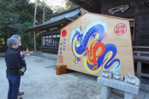 今年も大絵馬が登場 大洗磯前神社(茨城・大洗町)