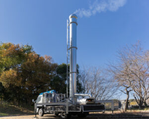 大みか駅前に“大煙突”　「おおみかアートプロジェクト」の企画で24日（茨城・日立市）