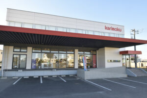 「見るだけのお客さま 歓迎です」　「カリモク家具」ショールーム（茨城・水戸市）