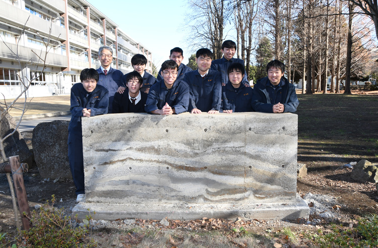 校内に版築土塀を設置　県立水戸農業高の生徒９人（茨城・那珂市）