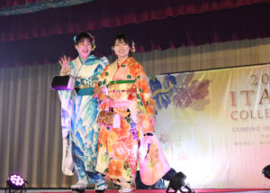 門出記念の夢舞台　中央公民館にランウェーを設営　鹿行法人会潮来地区青年部会が企画（茨城・潮来市）