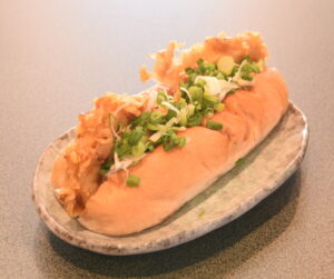 鶏天入りの「天コッペ」　みそら亭（茨城・日立市）