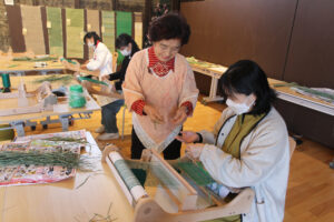 ６人がまこも織りを体験　いたこ観光事業部（茨城・潮来市）