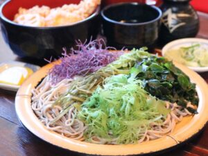 看板は「海藻そば」　そば吉木部店（茨城・茨城町）